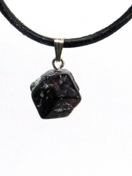 Granat aus Österreich, mit Silberöse